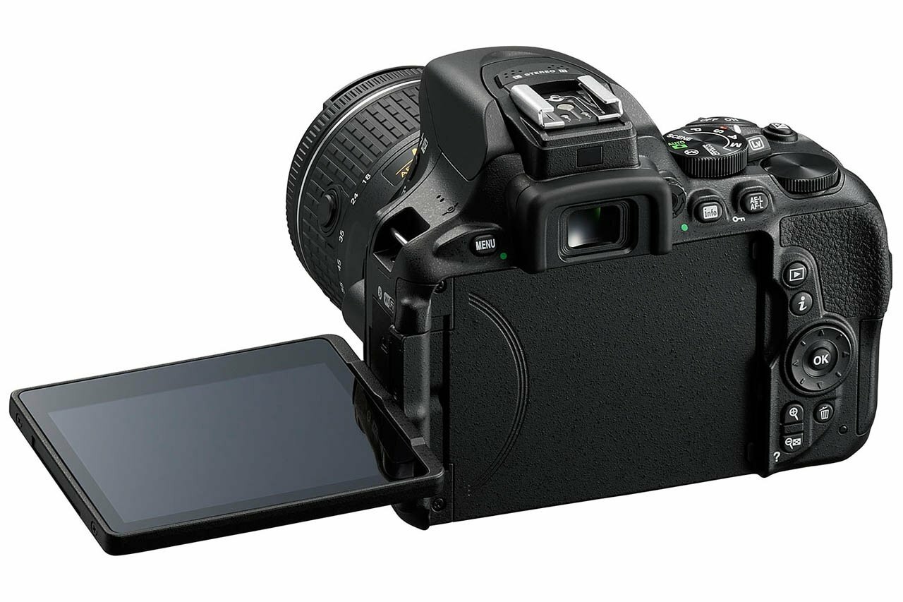 Nikon D5600 AF-S 18-140mm VR / VBA500K002 / Black