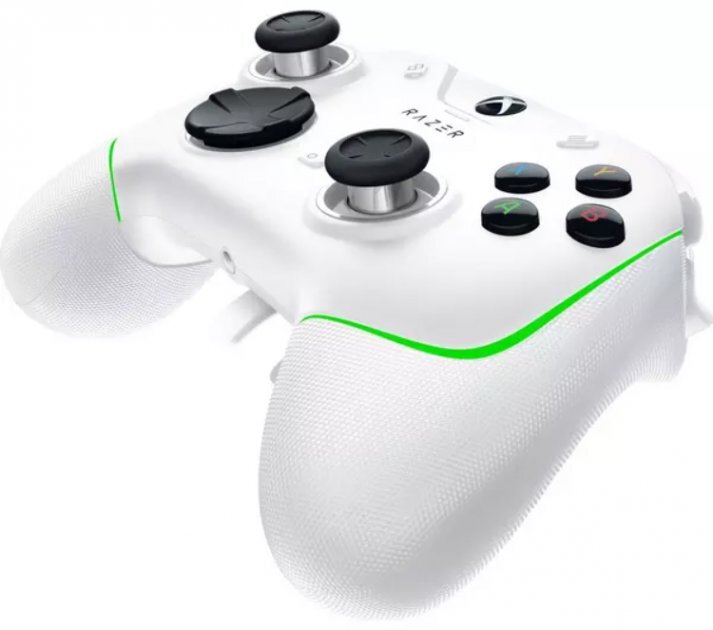 Razer Wolverine V2 Chroma / RZ06-04010200-R3M1