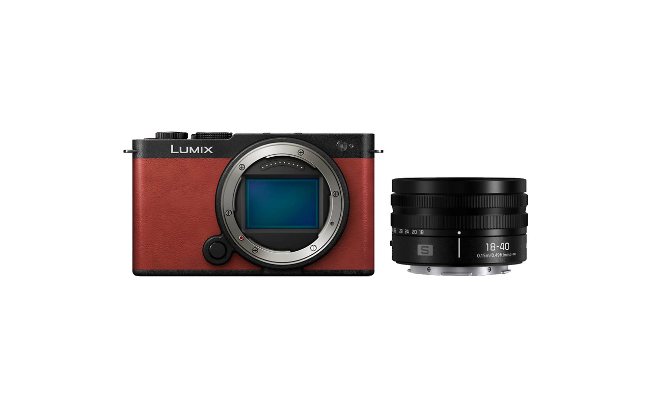 Panasonic Lumix DC-S9NE + Lumix S 18-40mm Red
