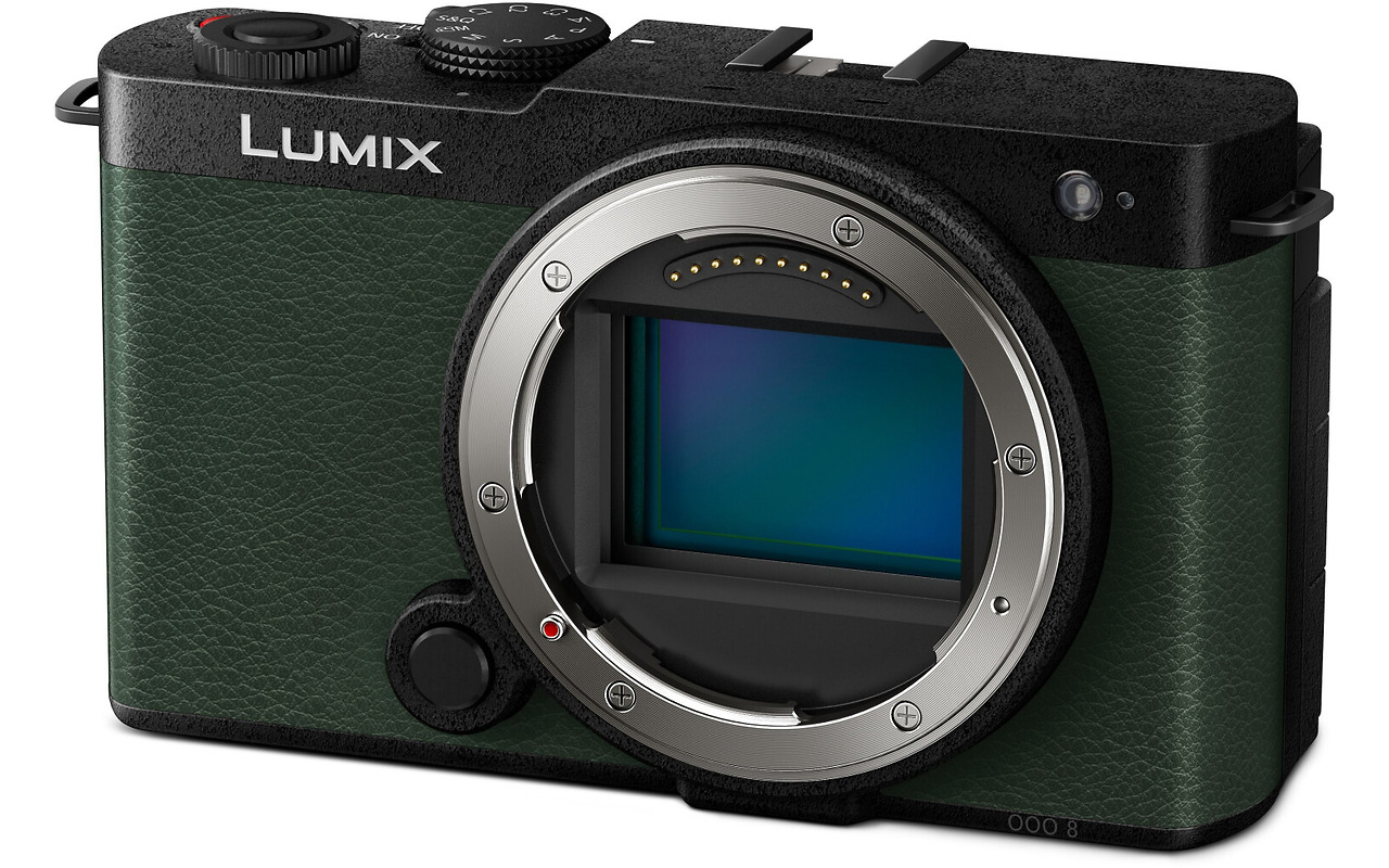 Panasonic Lumix DC-S9NE + Lumix S 18-40mm