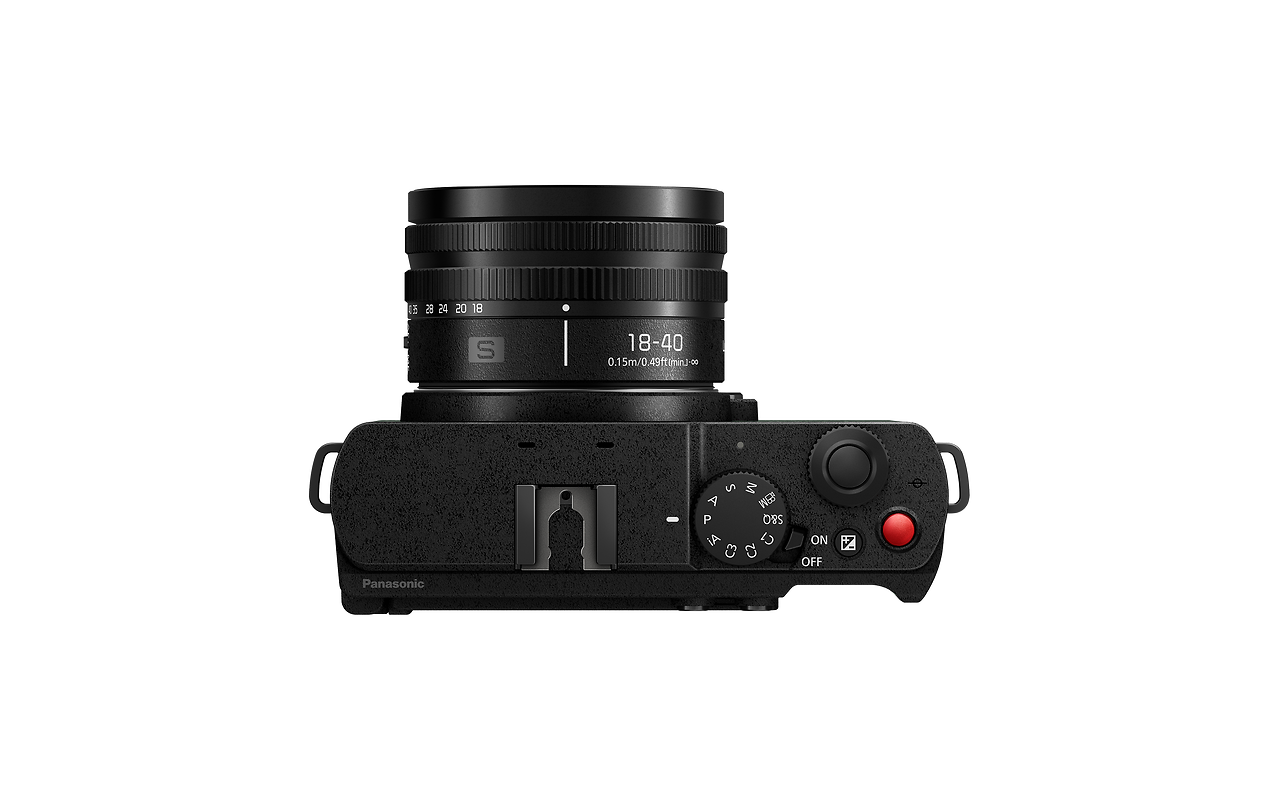 Panasonic Lumix DC-S9NE + Lumix S 18-40mm Red
