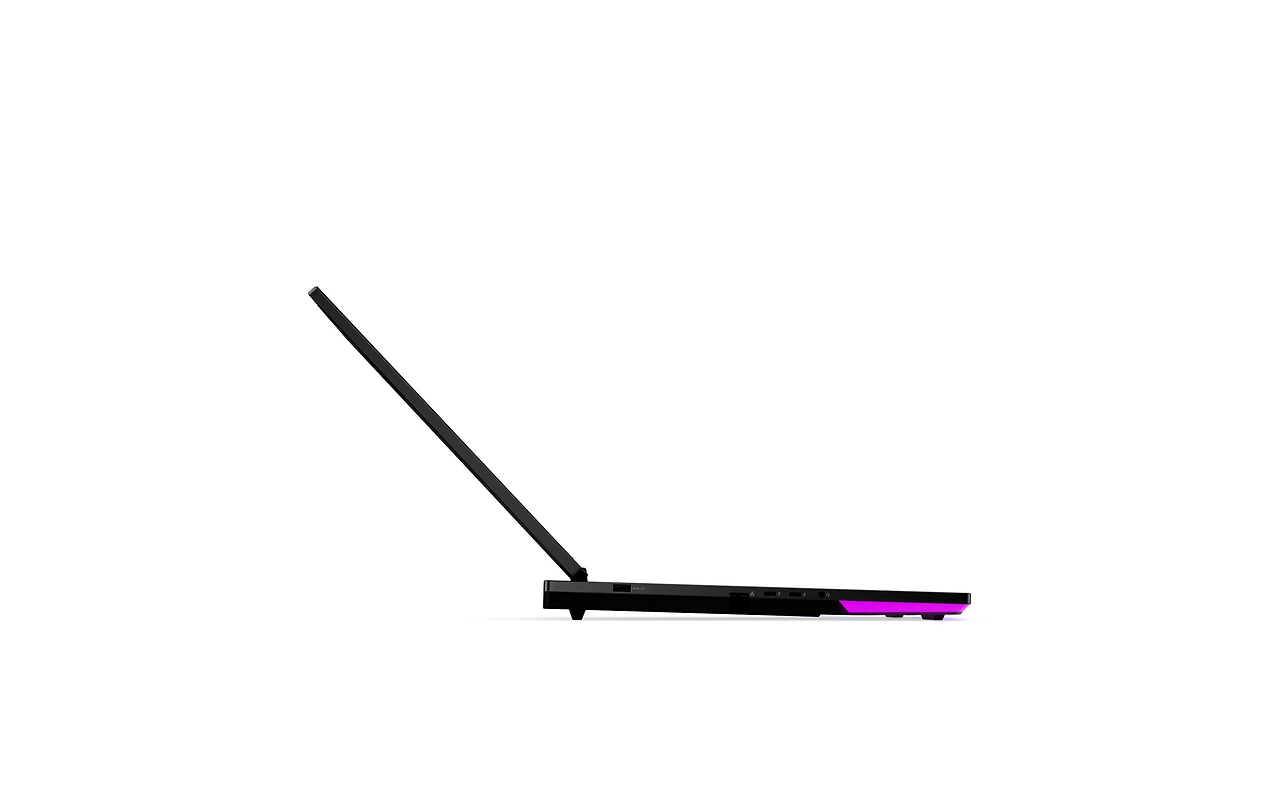 Lenovo Legion 9 18IAX10 / 18 IPS 4K 240Hz / Core Ultra 9 275HX / 64Gb DDR5 / 2x 2Tb SSD / GeForce RTX 5090 24Gb